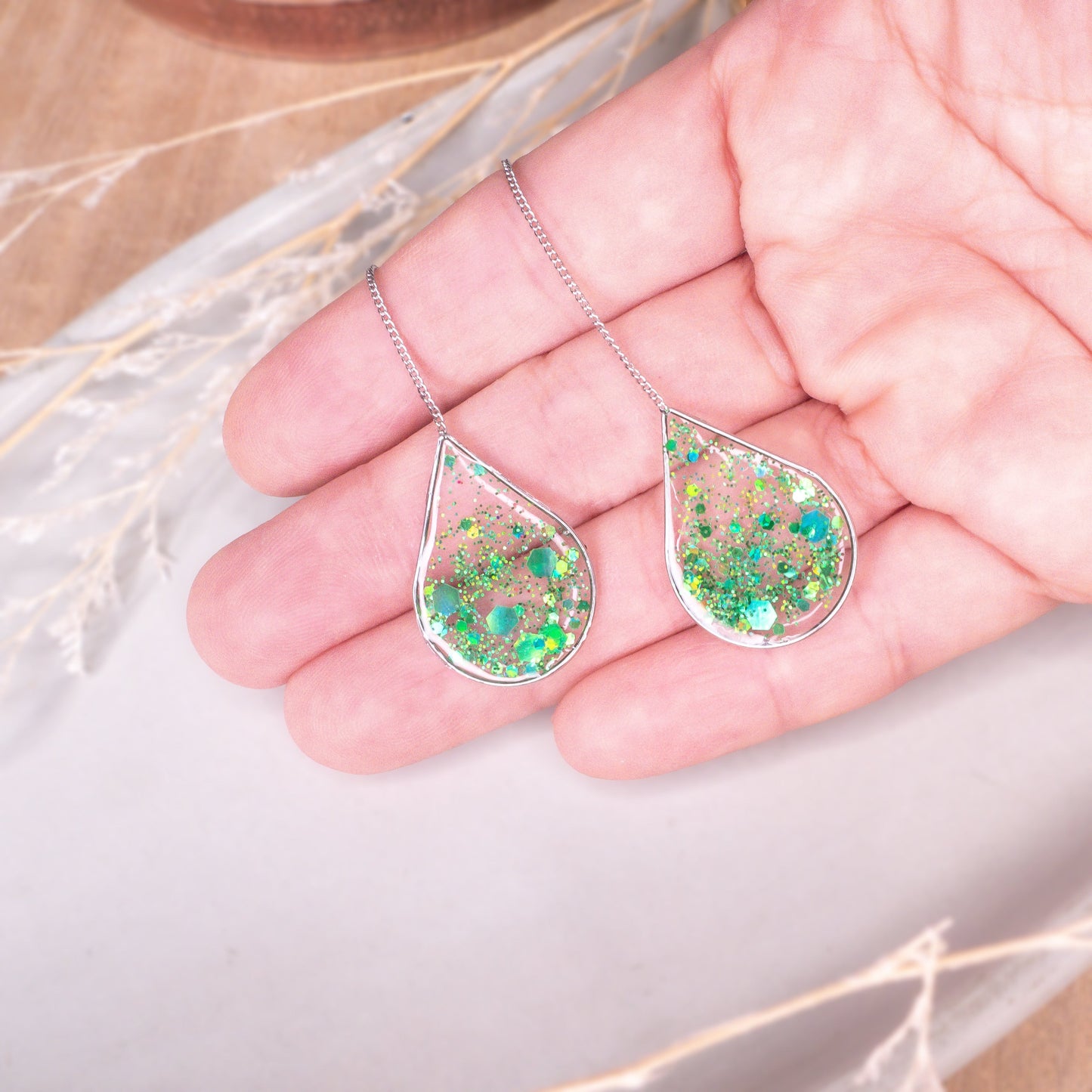 Ngọc Lục Ear Threaders