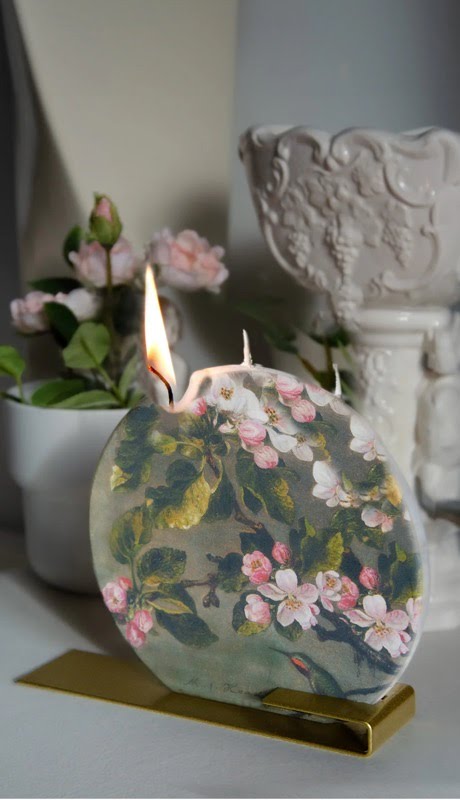 Flatyz Heade Hummingbird & Apple Blossoms Candle