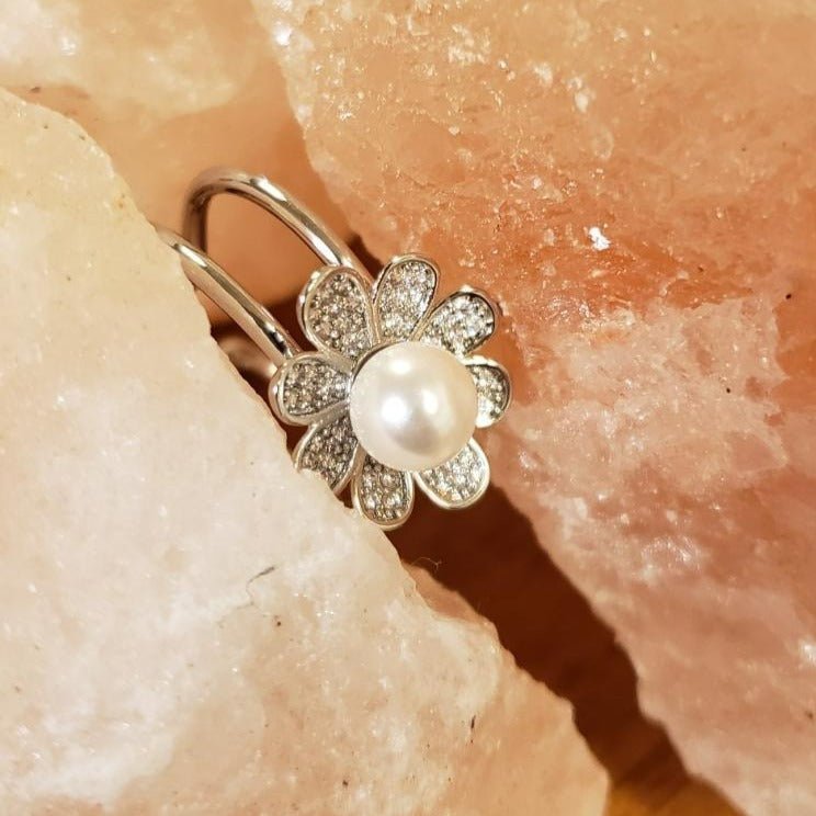 White Gold Dipped CZ Flower Acrylic Pearl Adjustable Ring Fashion Hut Jewelry