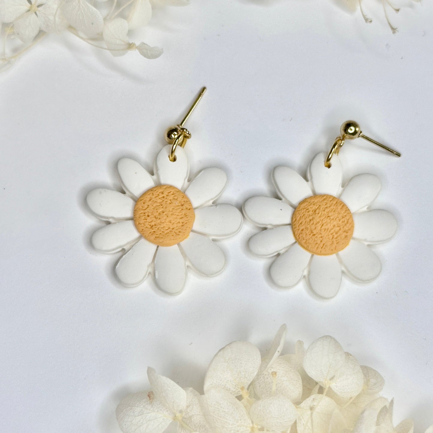 Retro Daisy Drop Earrings