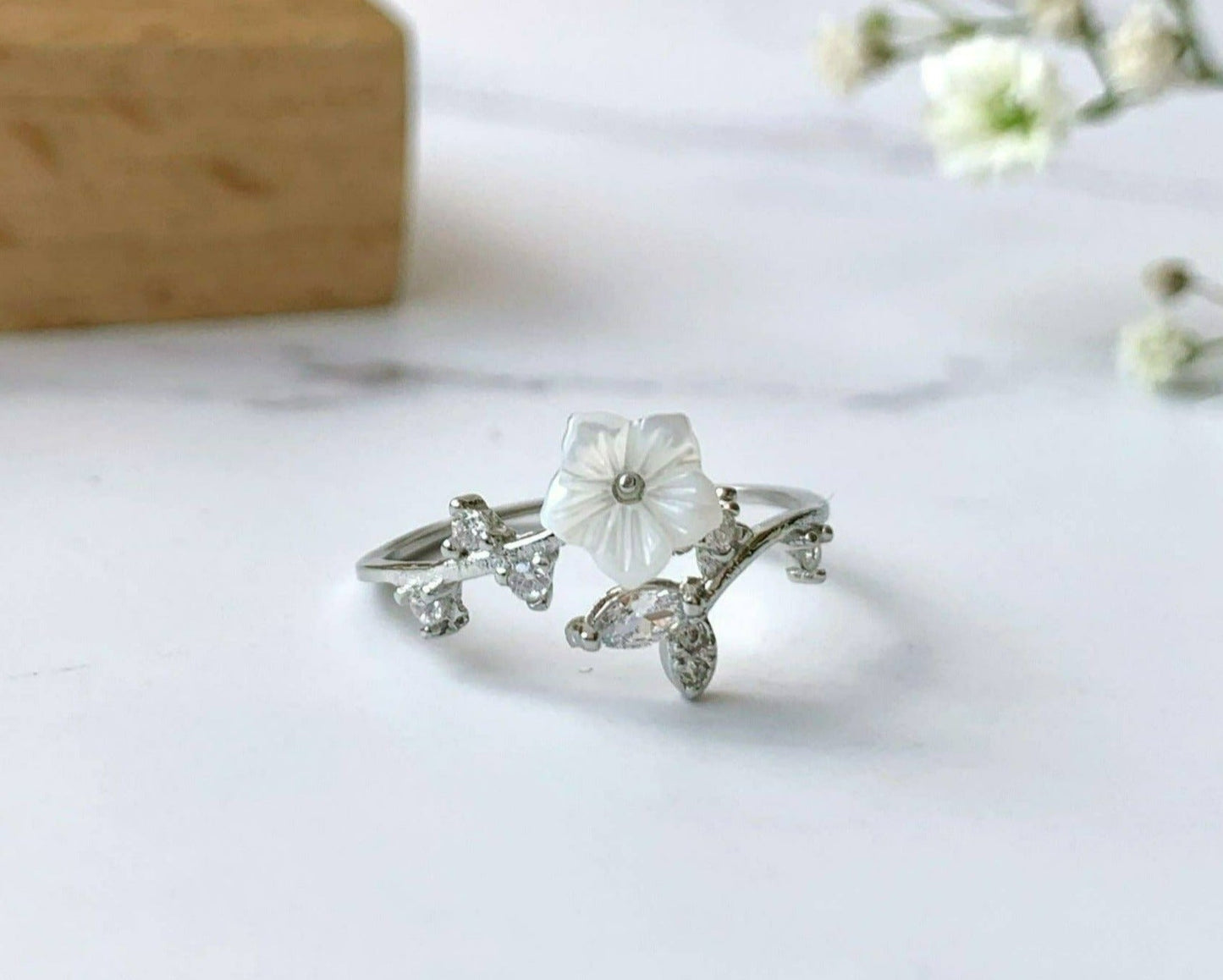 White Shell Flower Adjustable Ring | Fashion Hut Jewelry